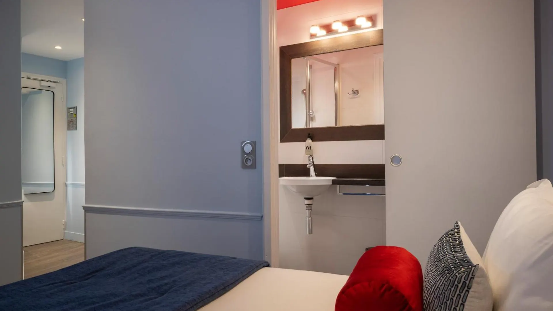Hotel La Folie Des Pres - Saint-germain-des-pres 3*